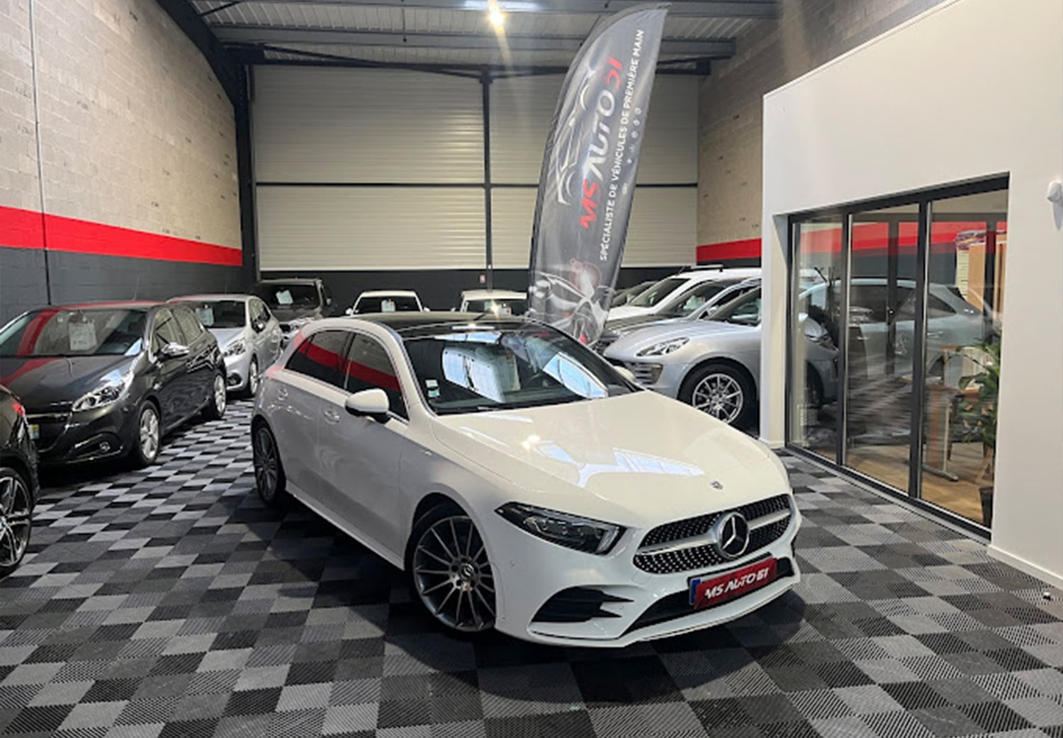 MS-AUTO-51-REIMS-SHOWROOM-min