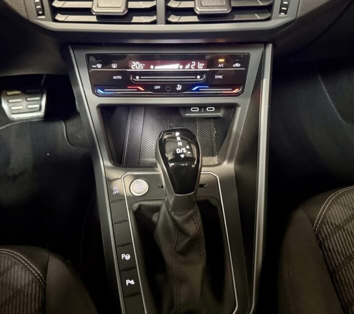 VOLKSWAGEN POLO 6 TSI R line TOIT OUVRANT / PREMIERE MAIN / CARPLAY 