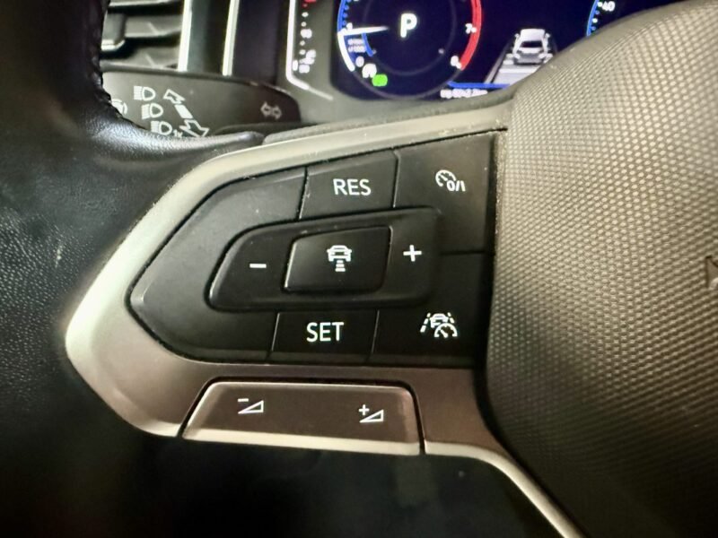 VOLKSWAGEN POLO 6 TSI R line TOIT OUVRANT / PREMIERE MAIN / CARPLAY 