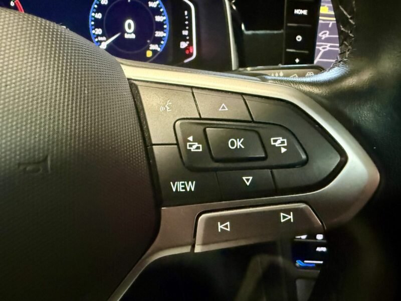 VOLKSWAGEN POLO 6 TSI R line TOIT OUVRANT / PREMIERE MAIN / CARPLAY 