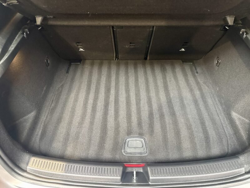 MERCEDES CLASSE A 180 D AMG line TOIT OUVRANT / PREMIERE MAIN