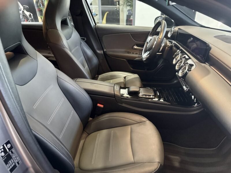 MERCEDES CLASSE A 180 D AMG line TOIT OUVRANT / PREMIERE MAIN