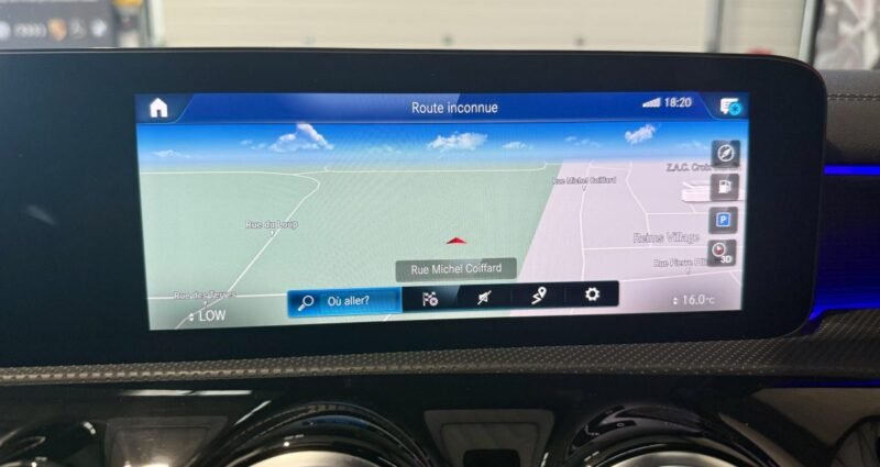 MERCEDES CLASSE A 180 D AMG line TOIT OUVRANT / PREMIERE MAIN