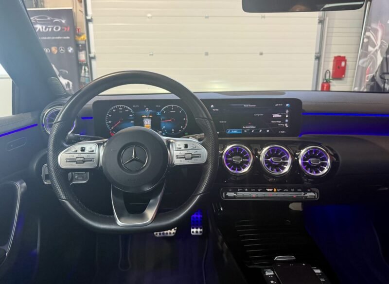 MERCEDES CLASSE A 180 D AMG line TOIT OUVRANT / PREMIERE MAIN