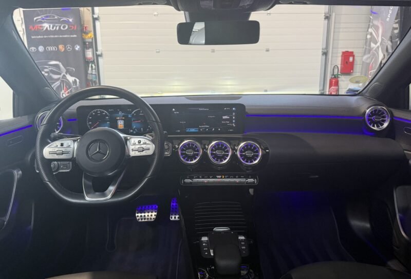 MERCEDES CLASSE A 180 D AMG line TOIT OUVRANT / PREMIERE MAIN