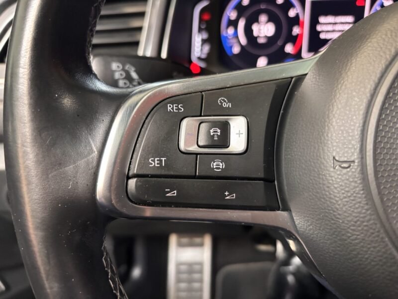 VOLKSWAGEN T roc R-LINE 150CV dsg7 TOIT OUVRANT / PREMIERE MAIN/ CARPLAY 