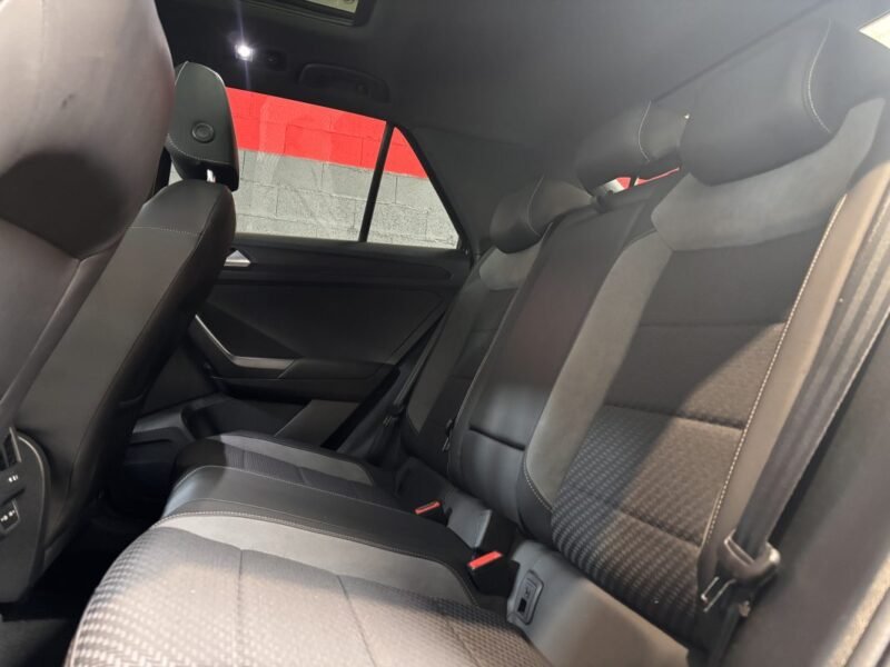 VOLKSWAGEN T roc R-LINE 150CV dsg7 TOIT OUVRANT / PREMIERE MAIN/ CARPLAY 