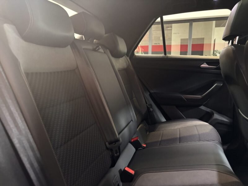 VOLKSWAGEN T roc R-LINE 150CV dsg7 TOIT OUVRANT / PREMIERE MAIN/ CARPLAY 