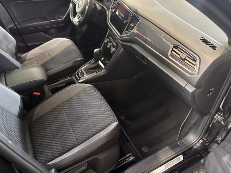 VOLKSWAGEN T roc R-LINE 150CV dsg7 TOIT OUVRANT / PREMIERE MAIN/ CARPLAY 