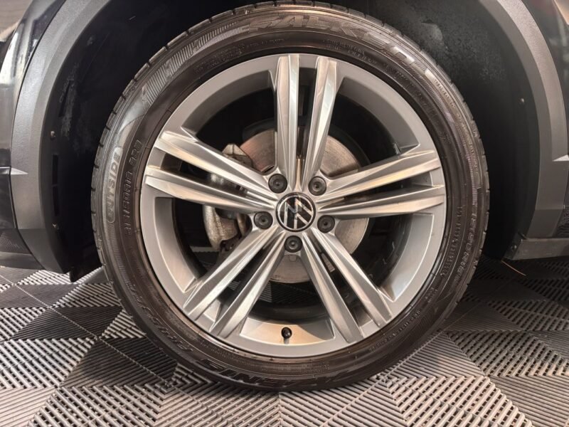 VOLKSWAGEN T roc R-LINE 150CV dsg7 TOIT OUVRANT / PREMIERE MAIN/ CARPLAY 