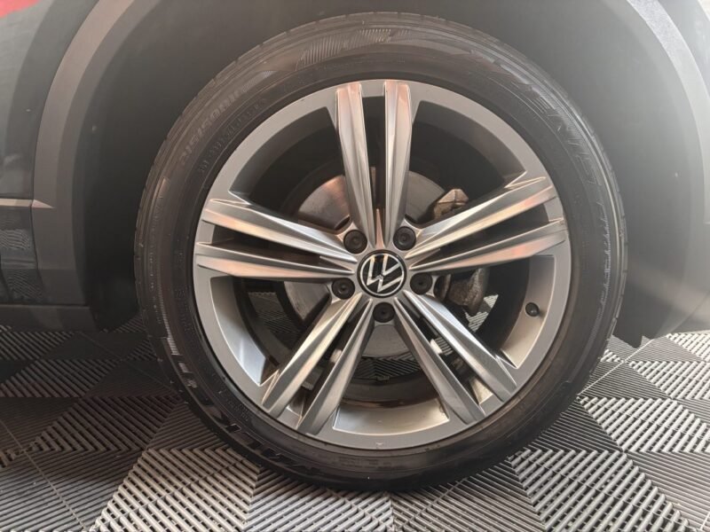 VOLKSWAGEN T roc R-LINE 150CV dsg7 TOIT OUVRANT / PREMIERE MAIN/ CARPLAY 