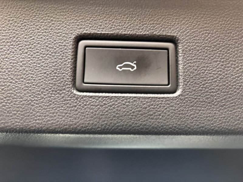 VOLKSWAGEN T roc R-LINE 150CV dsg7 TOIT OUVRANT / PREMIERE MAIN/ CARPLAY 