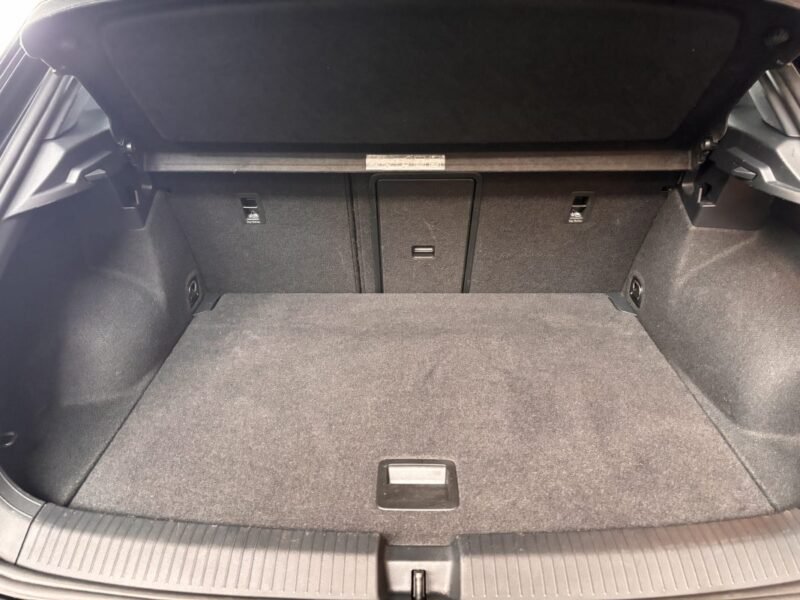 VOLKSWAGEN T roc R-LINE 150CV dsg7 TOIT OUVRANT / PREMIERE MAIN/ CARPLAY 