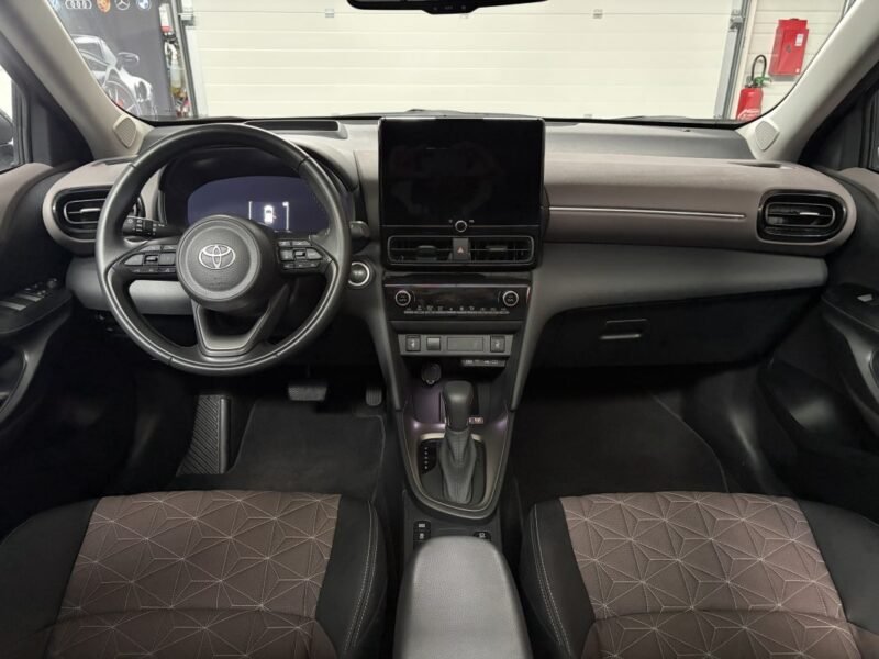 TOYOTA YARIS cross COLLECTION toit PANORAMIQUE / PREMIERE MAIN