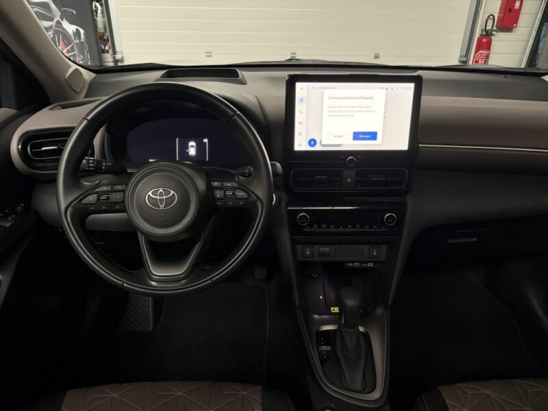 TOYOTA YARIS cross COLLECTION toit PANORAMIQUE / PREMIERE MAIN