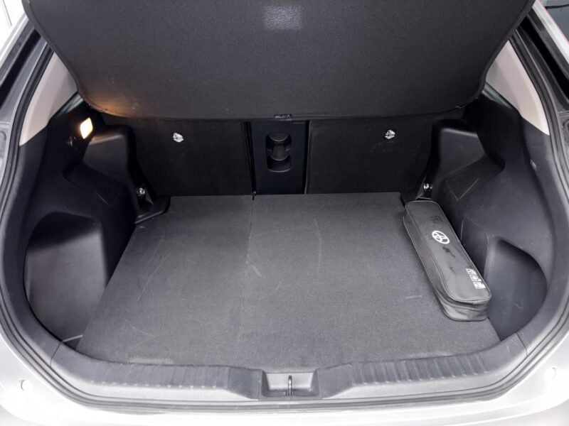 TOYOTA YARIS cross COLLECTION toit PANORAMIQUE / PREMIERE MAIN