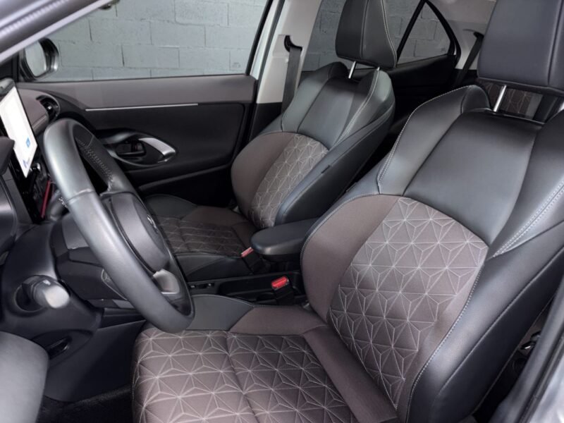 TOYOTA YARIS cross COLLECTION toit PANORAMIQUE / PREMIERE MAIN