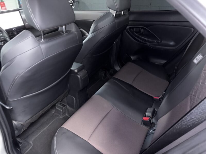 TOYOTA YARIS cross COLLECTION toit PANORAMIQUE / PREMIERE MAIN