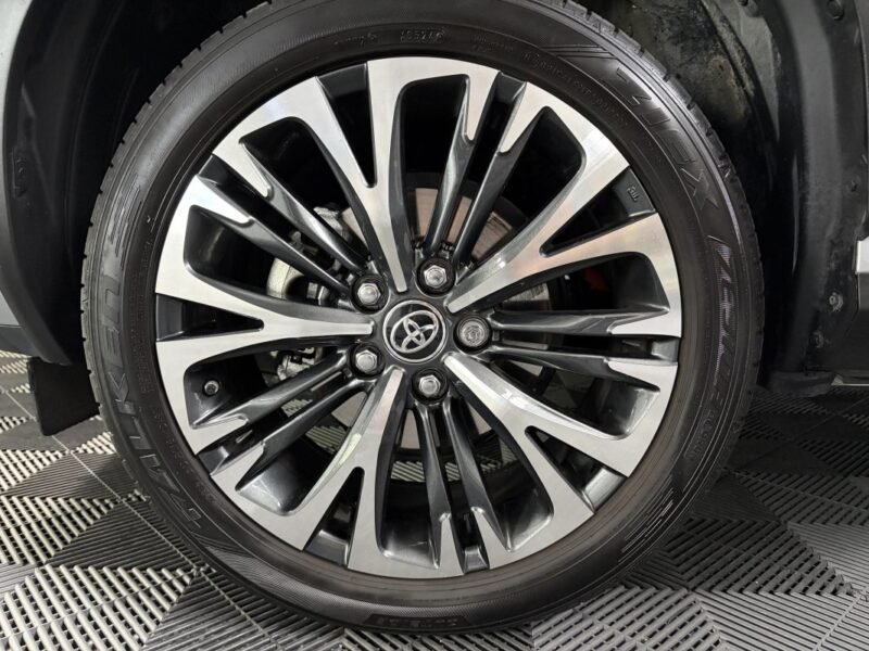 TOYOTA YARIS cross COLLECTION toit PANORAMIQUE / PREMIERE MAIN