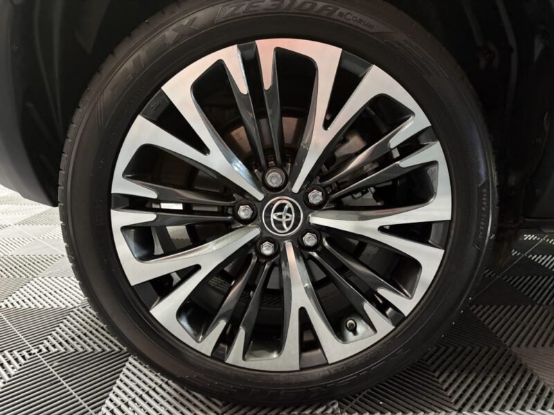 TOYOTA YARIS cross COLLECTION toit PANORAMIQUE / PREMIERE MAIN
