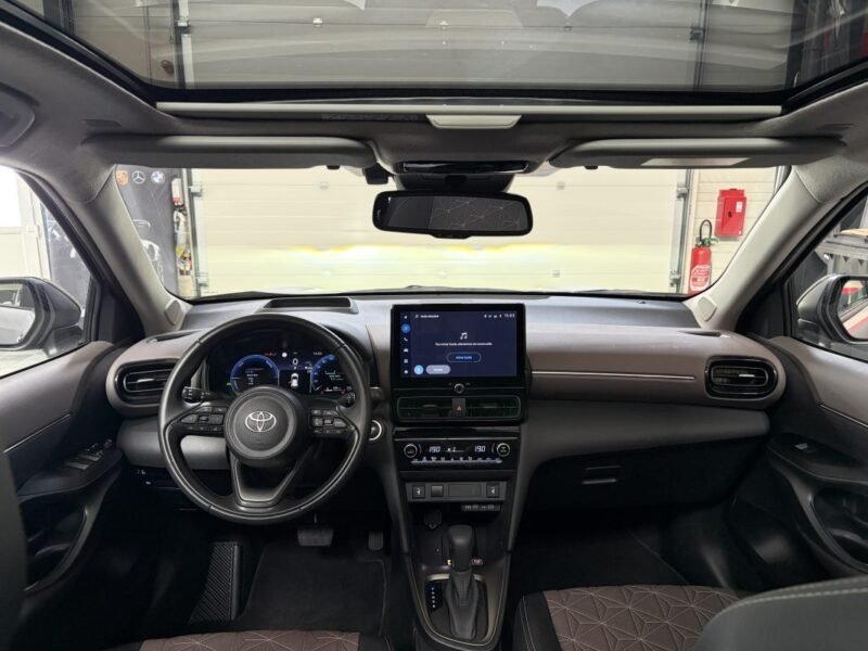 TOYOTA YARIS cross COLLECTION toit PANORAMIQUE / PREMIERE MAIN