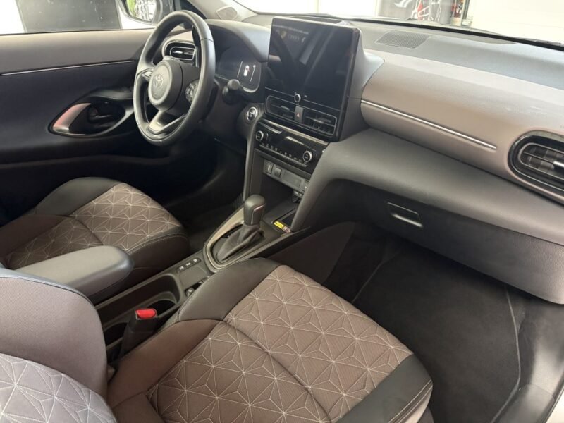 TOYOTA YARIS cross COLLECTION toit PANORAMIQUE / PREMIERE MAIN