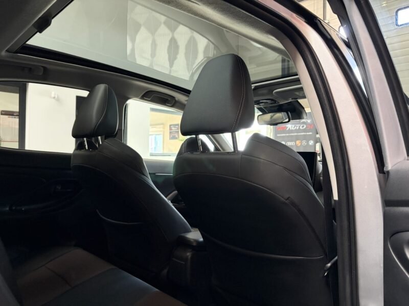 TOYOTA YARIS cross COLLECTION toit PANORAMIQUE / PREMIERE MAIN