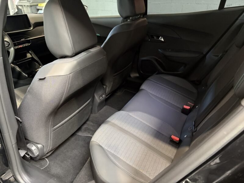 PEUGEOT 2008 ALLURE PACK 1.5 Hdi / CARPLAY / PREMIERE MAIN