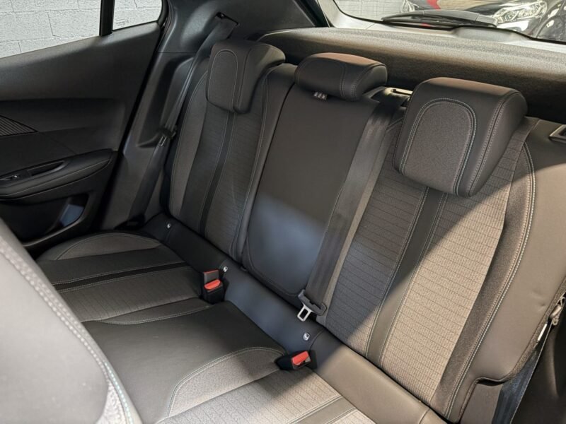 PEUGEOT 2008 ALLURE PACK 1.5 Hdi / CARPLAY / PREMIERE MAIN