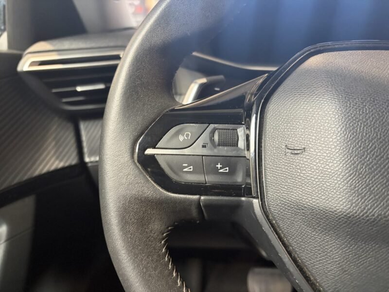 PEUGEOT 2008 ALLURE PACK 1.5 Hdi / CARPLAY / PREMIERE MAIN