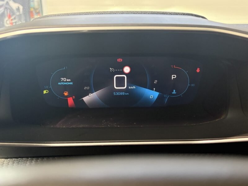 PEUGEOT 2008 ALLURE PACK 1.5 Hdi / CARPLAY / PREMIERE MAIN