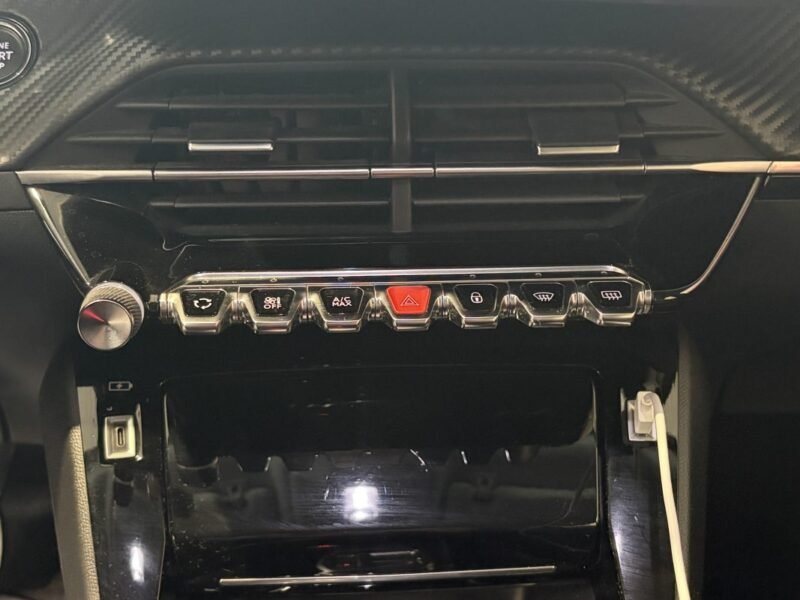 PEUGEOT 2008 ALLURE PACK 1.5 Hdi / CARPLAY / PREMIERE MAIN