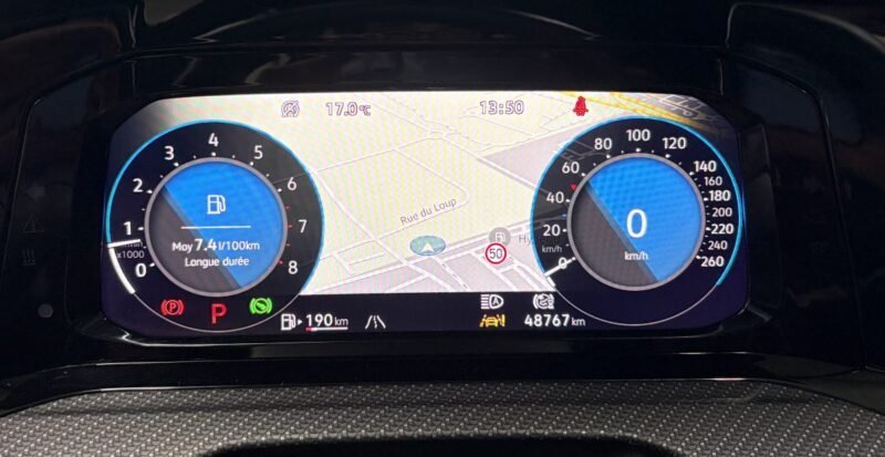 VOLKSWAGEN GOLF VIII 1.5 eTSI R-LINE TOIT OUVRANT/ PREMIERE MAIN 