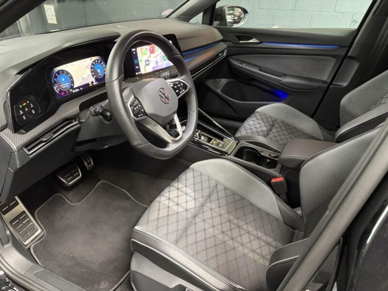 VOLKSWAGEN GOLF VIII 1.5 eTSI R-LINE TOIT OUVRANT/ PREMIERE MAIN 