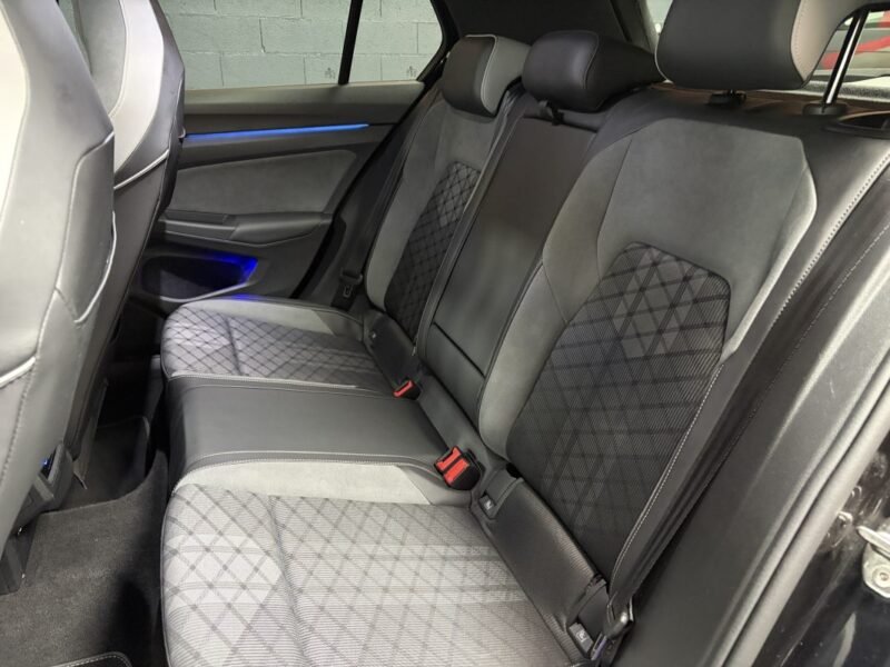 VOLKSWAGEN GOLF VIII 1.5 eTSI R-LINE TOIT OUVRANT/ PREMIERE MAIN 