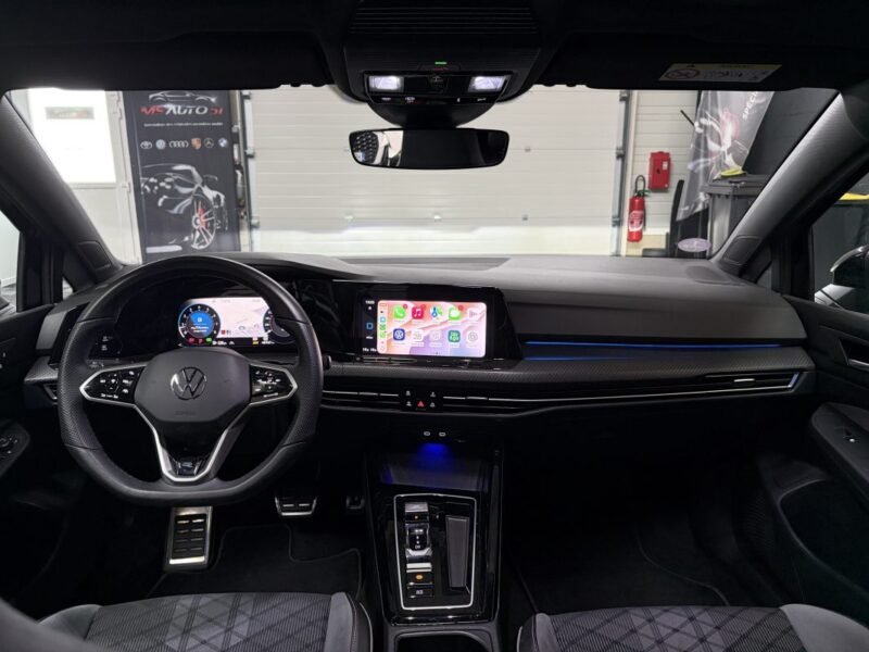 VOLKSWAGEN GOLF VIII 1.5 eTSI R-LINE TOIT OUVRANT/ PREMIERE MAIN 