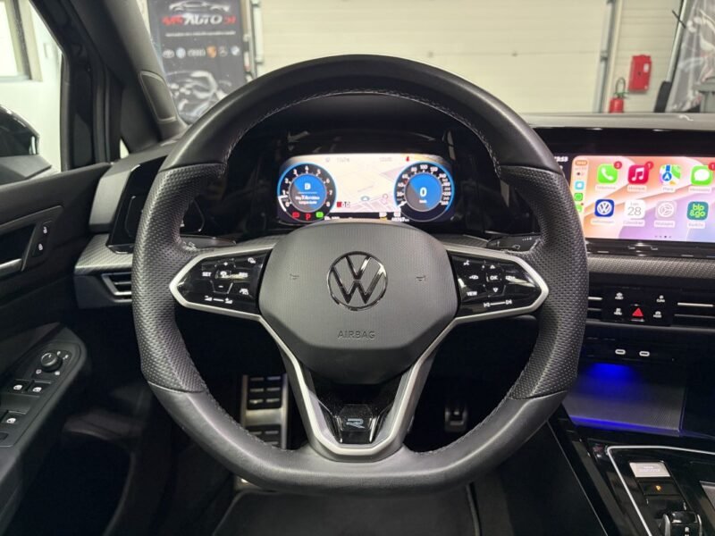 VOLKSWAGEN GOLF VIII 1.5 eTSI R-LINE TOIT OUVRANT/ PREMIERE MAIN 