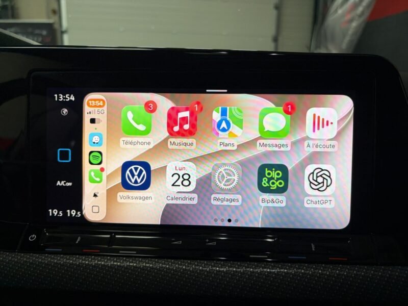 VOLKSWAGEN GOLF VIII 1.5 eTSI R-LINE TOIT OUVRANT/ PREMIERE MAIN 