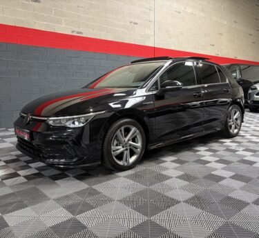VOLKSWAGEN GOLF VIII 1.5 eTSI R-LINE TOIT OUVRANT/ PREMIERE MAIN 