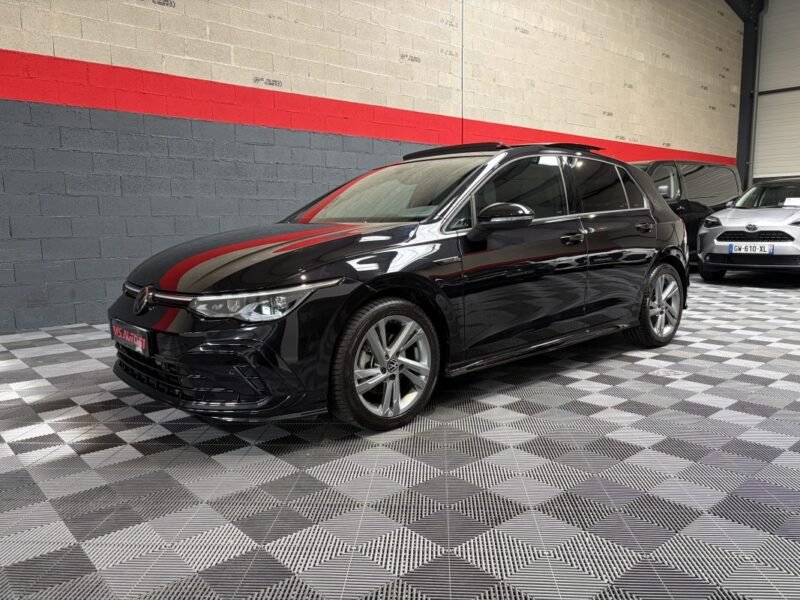 VOLKSWAGEN GOLF VIII 1.5 eTSI R-LINE TOIT OUVRANT/ PREMIERE MAIN 