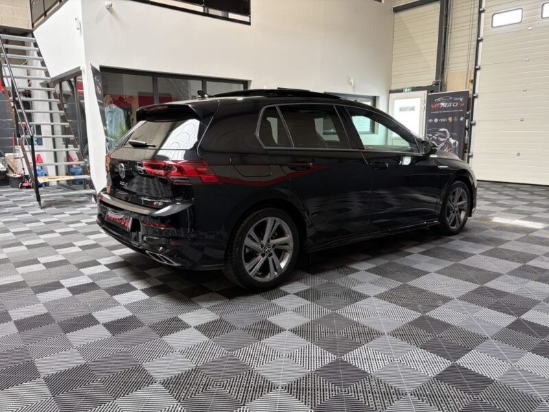 VOLKSWAGEN GOLF VIII 1.5 eTSI R-LINE TOIT OUVRANT/ PREMIERE MAIN 